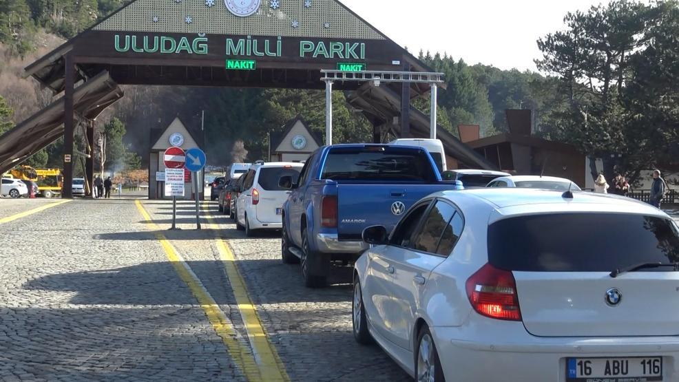 Uludağda 2 kilometrelik kuyruk oluştu