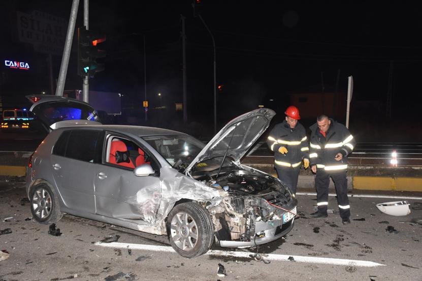 Şüpheli kovalayan polisler kaza yaptı: 2si polis, 3 yaralı