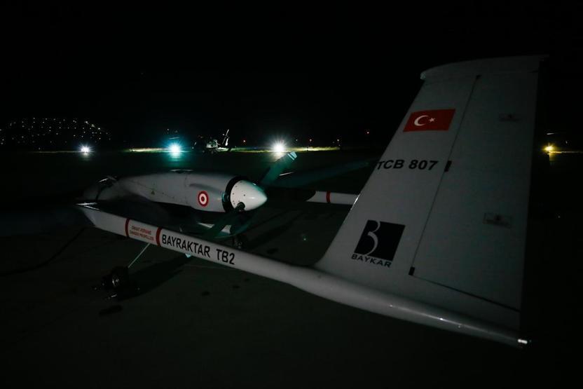 Türkiyeden kalkan İHA, KKTC Geçitkale Havalimanına indi