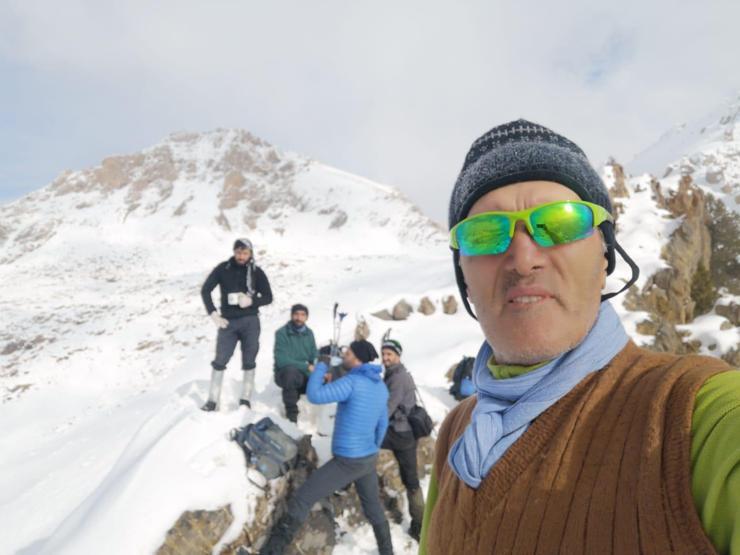 Hakkarili dağcılar, 3 bin rakımlı dağa zirve yaptı