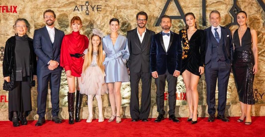 Atiyenin galasına ünlü akını