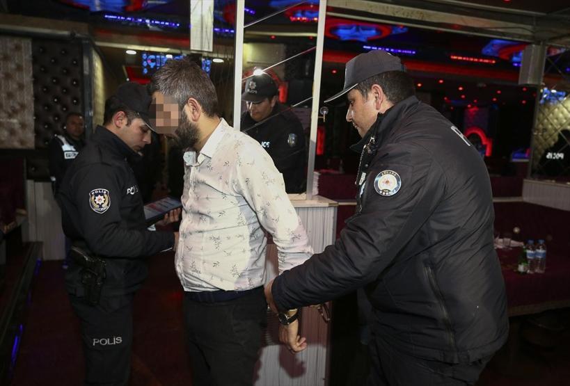 Ankarada eğlence mekanlarına denetim: 96 gözaltı