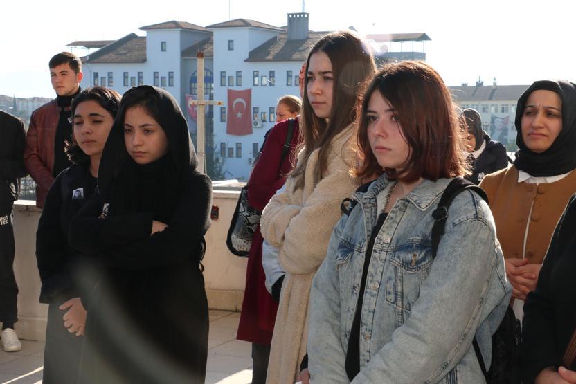 Kazada ölen liseli Işıl gözyaşları ile uğurlandı