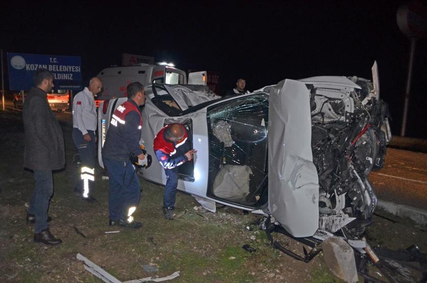 Adana’da iki otomobil çarpıştı: 1 kişi öldü, 4 kişi yaralandı