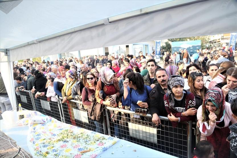Balık-ekmek izdihamı Vatandaşlar birbiriyle yarıştı