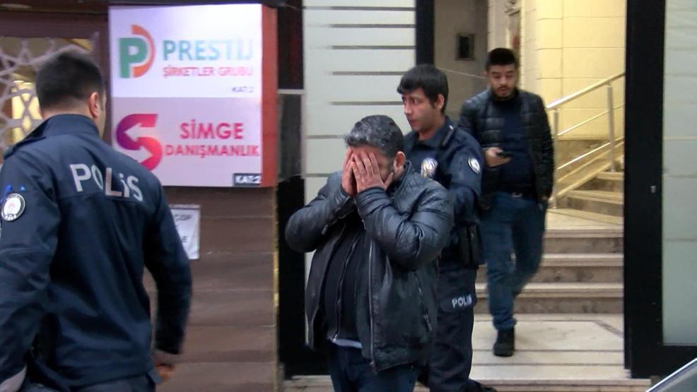 Bahçelievlerde cinayet... Karısını bıçakla öldürüp polise teslim oldu