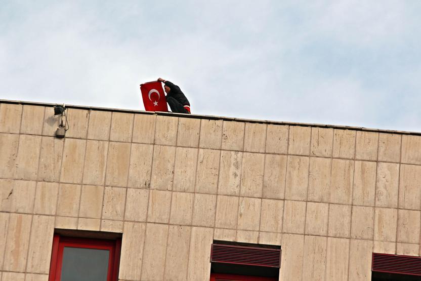 Askerliğinin bitmesini istemeyen er intihara kalkıştı