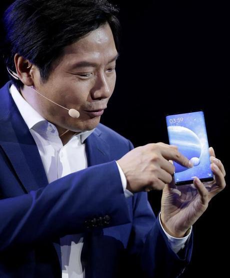 Xiaomiden her yeri ekran olan telefon satışa çıkıyor Fiyatı şaşırttı