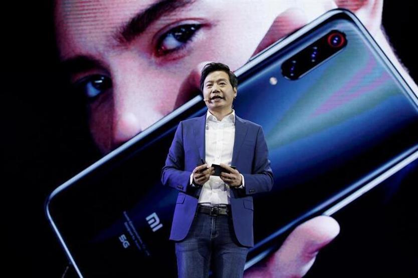 Xiaomiden her yeri ekran olan telefon satışa çıkıyor Fiyatı şaşırttı