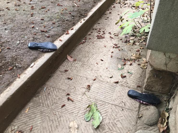 Cam silerken 3. kattan düştü