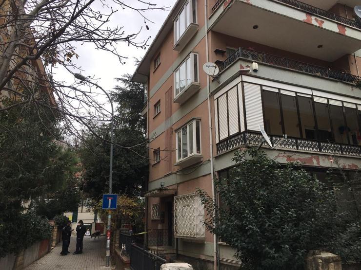 Cam silerken 3. kattan düştü