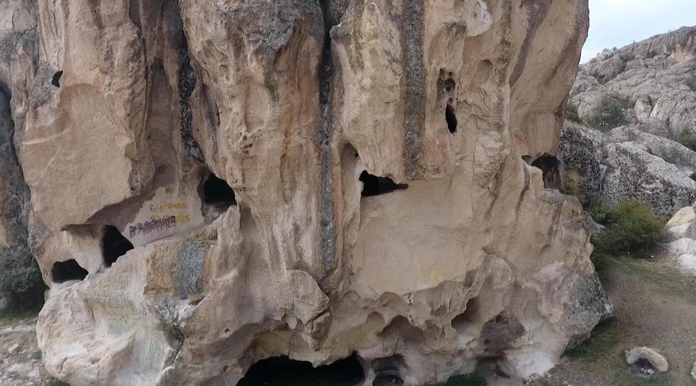 Frig Vadisine vandal tahribatı