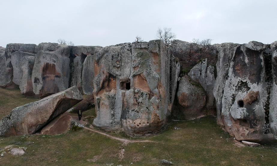 Frig Vadisine vandal tahribatı