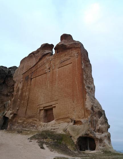 Frig Vadisine vandal tahribatı