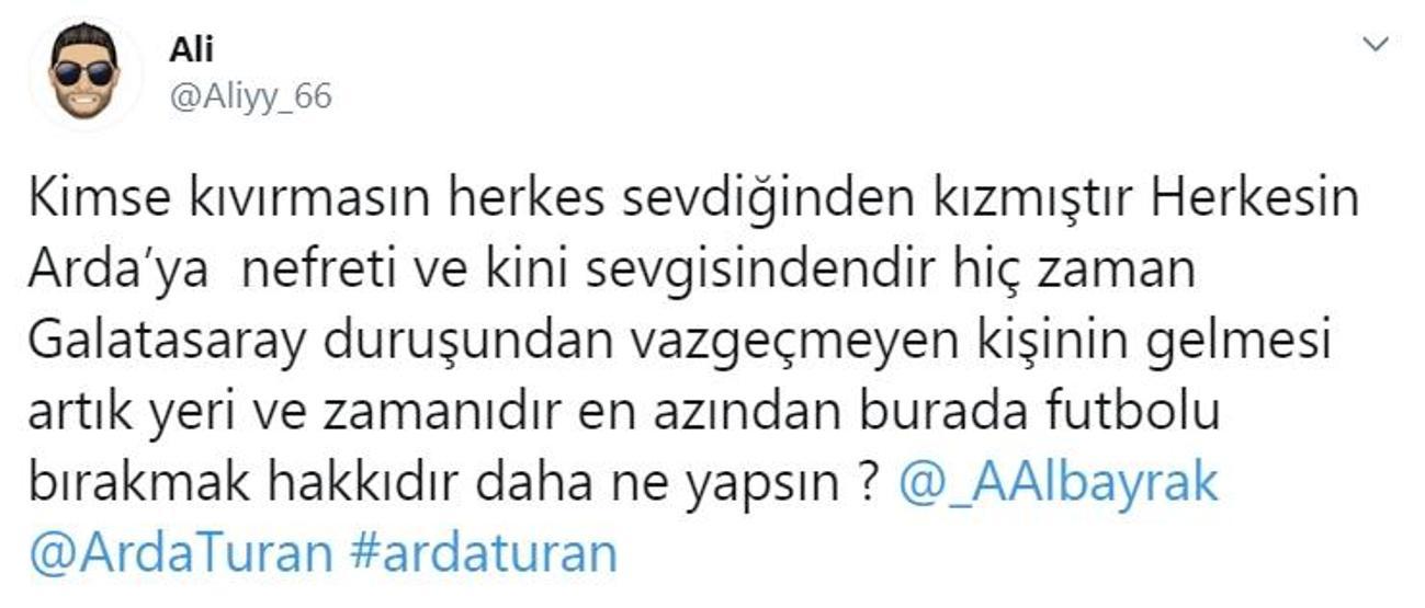 Arda Turan göz kırptı