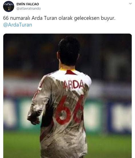Arda Turan göz kırptı