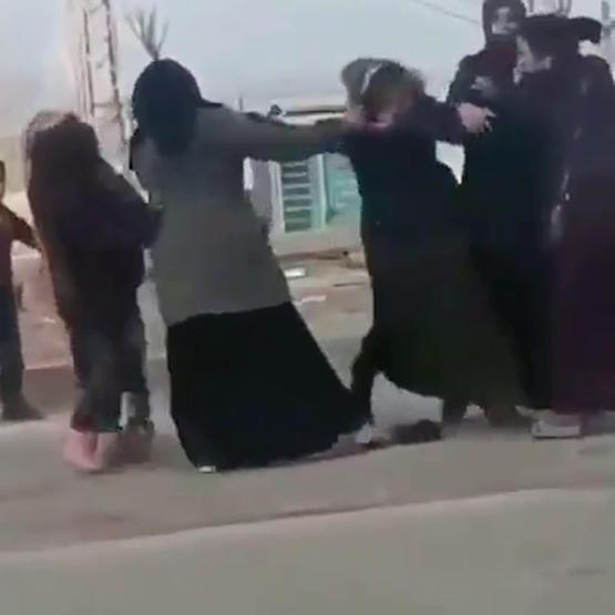 Dilenci kadınların yer kavgası