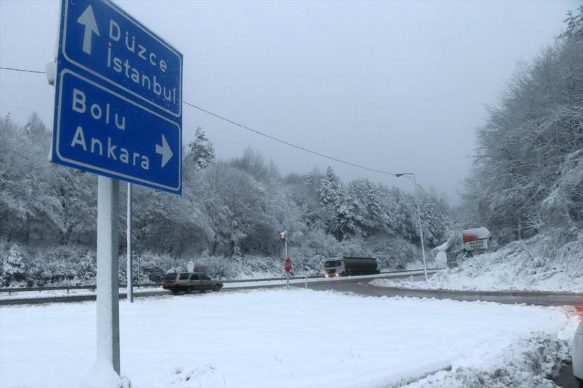 Bolu Dağında kar yağışı etkili oluyor