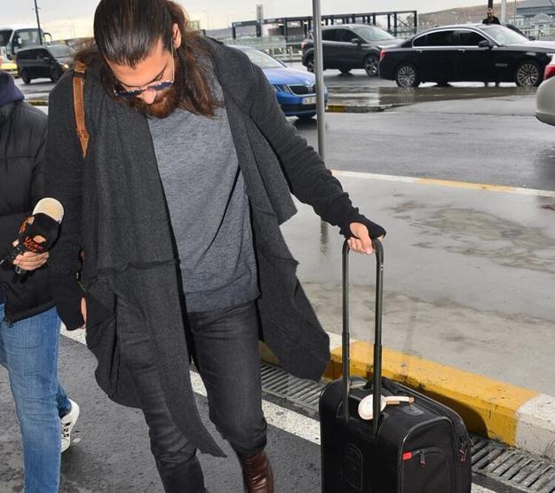 Can Yaman sus pus