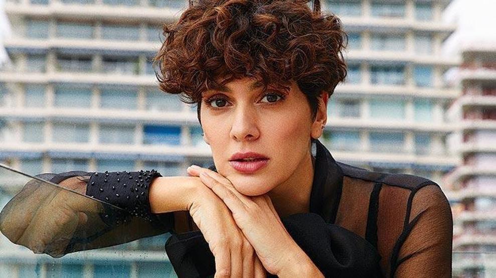 Bergüzar Korel’in son hali gündem oldu 20 kilo veren oyuncu fit görünümüyle dikkat çekti