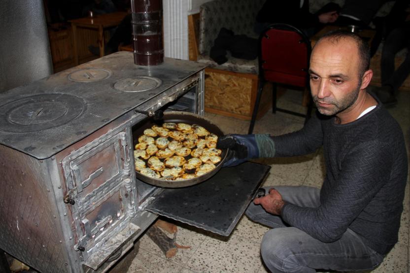 Soğuk kış gecelerinin vazgeçilmez lezzeti kaşarlı patates