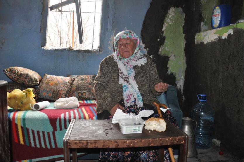 Kars’ta 70 yaşındaki ninenin eksi 10’da yaşam mücadelesi