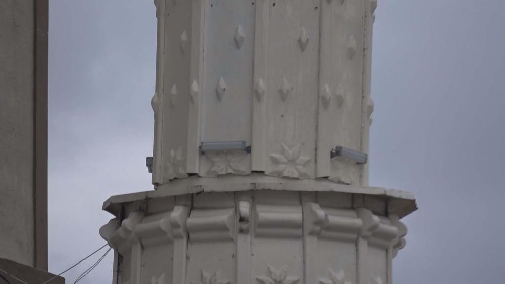 İstanbulda cami minaresi fırtınada sallandı