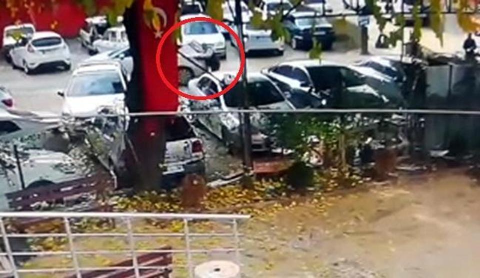 Durdurmaya çalıştığı otomobilinin altında kaldı