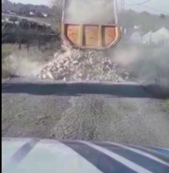 Kaçak moloz dökümü kameraya yakalandı