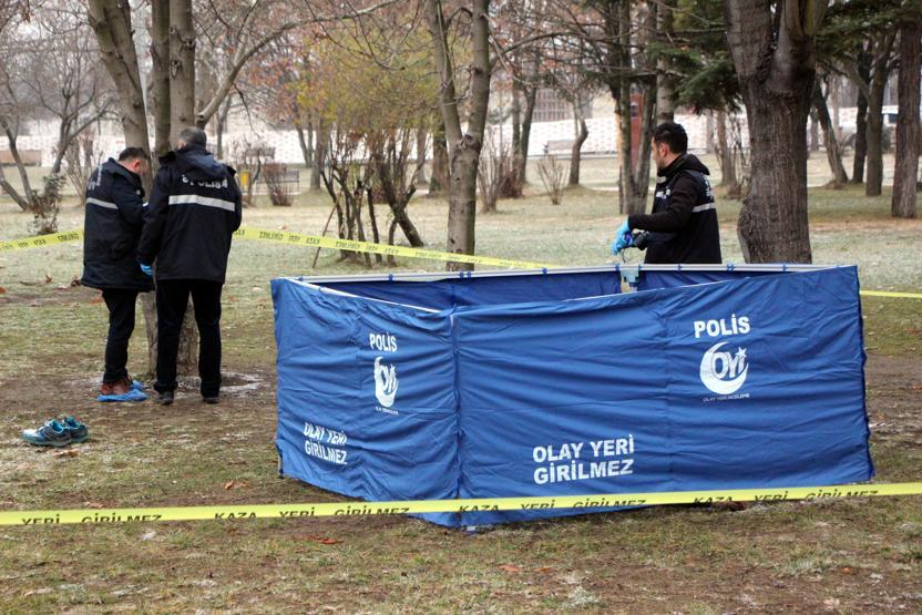 Evinin yakınındaki parkta uyuyakaldı, donarak öldü