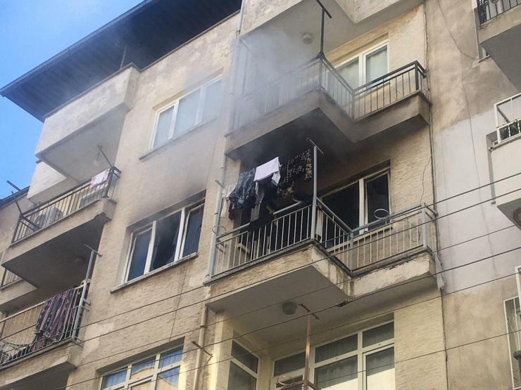 Isınmak isterken evi yaktı