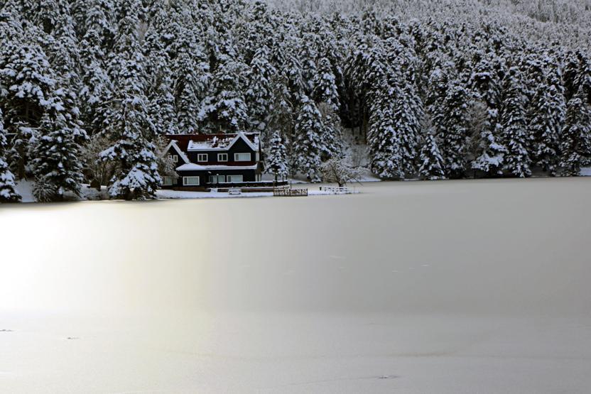 -12 derecede göl buz tuttu