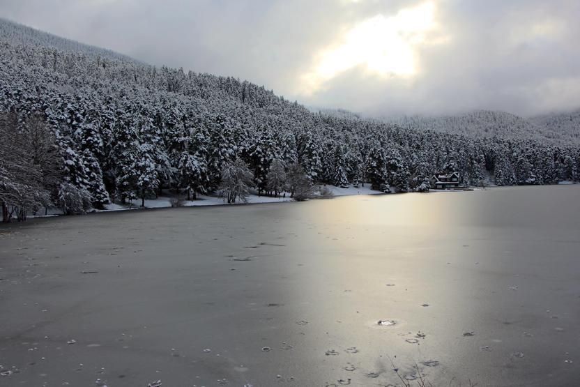 -12 derecede göl buz tuttu