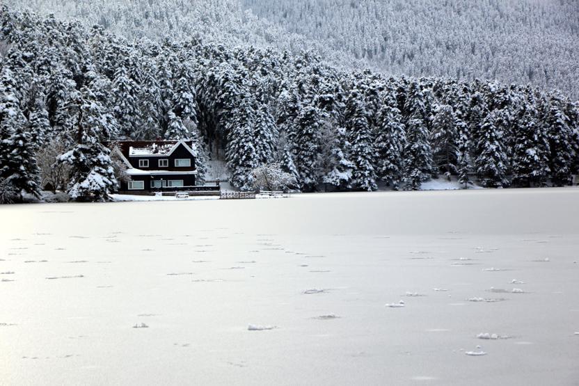 -12 derecede göl buz tuttu
