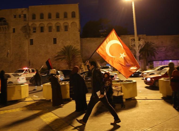 Libyanın başkentinde Türkiyenin tezkere kararı kutlandı