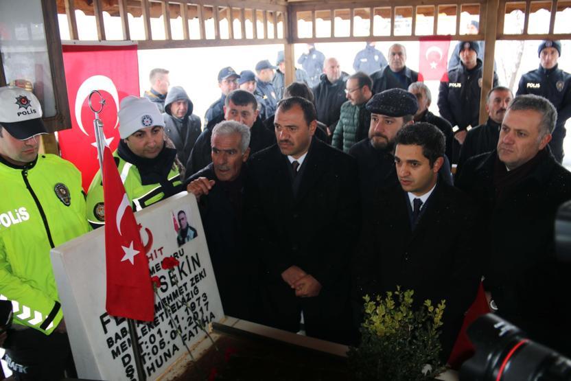 Şehit polis memuru Fethi Sekin, kabri başında anıldı
