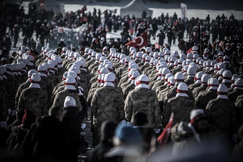 Sarıkamış şehitleri için 20 bin kişi karda yürüdü