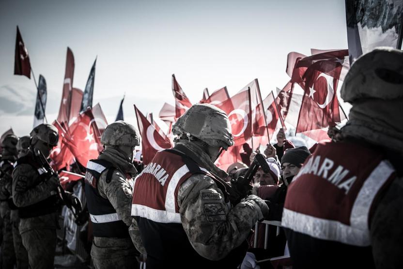Sarıkamış şehitleri için 20 bin kişi karda yürüdü