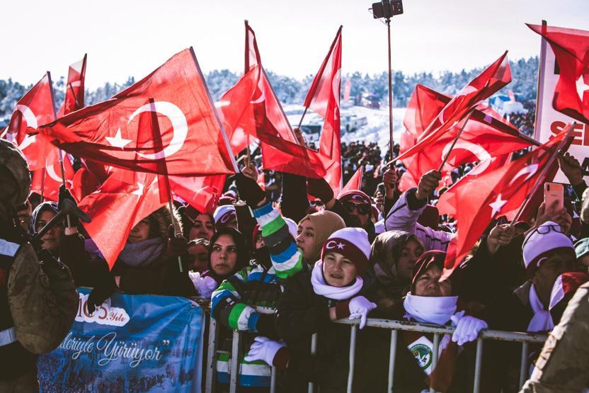 Sarıkamış şehitleri için 20 bin kişi karda yürüdü