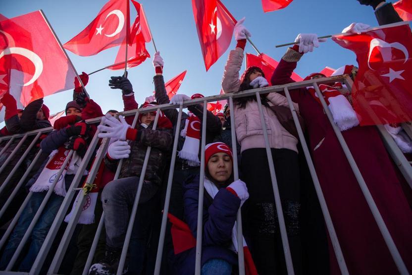 Sarıkamış şehitleri için 20 bin kişi karda yürüdü