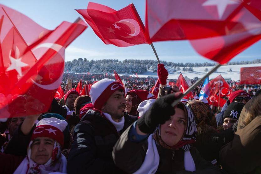 Sarıkamış şehitleri için 20 bin kişi karda yürüdü