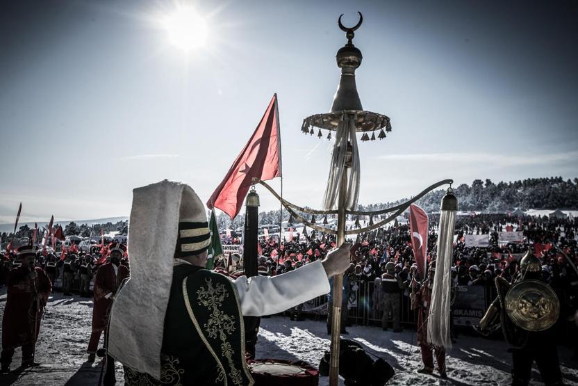 Sarıkamış şehitleri için 20 bin kişi karda yürüdü