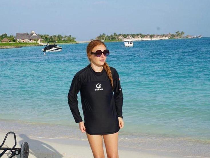 Naz Elmasın rötarlı balayı Maldivlerde