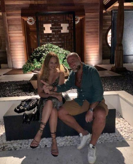 Naz Elmasın rötarlı balayı Maldivlerde