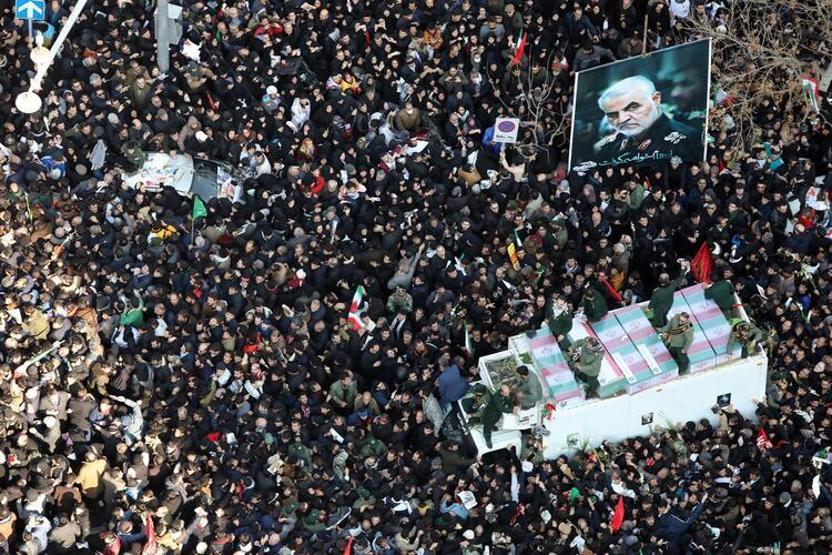 Kasım Süleymaninin cenazesinde izdiham 50 kişi hayatını kaybetti