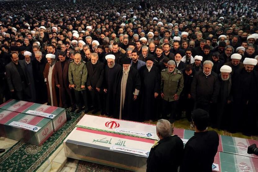 Kasım Süleymaninin defin işlemi başladı