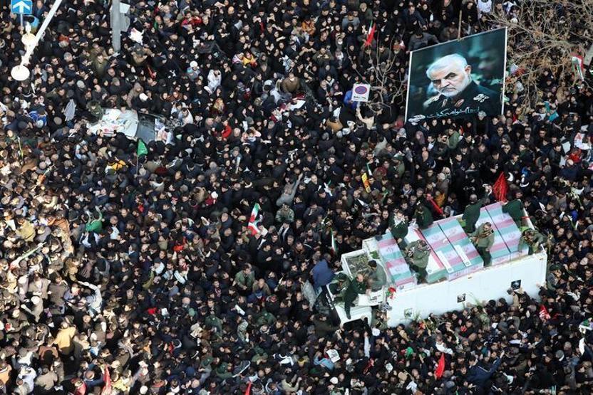 Kasım Süleymaninin defin işlemi başladı