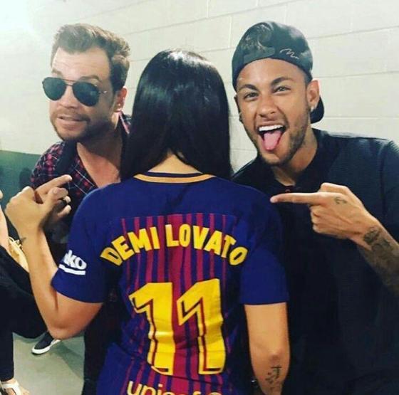 Demi Lovatoya öpücük gönderdi