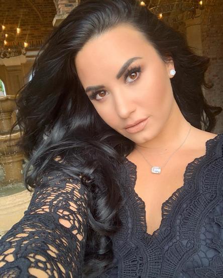 Demi Lovatoya öpücük gönderdi