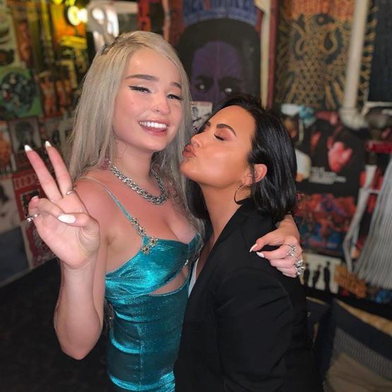 Demi Lovatoya öpücük gönderdi